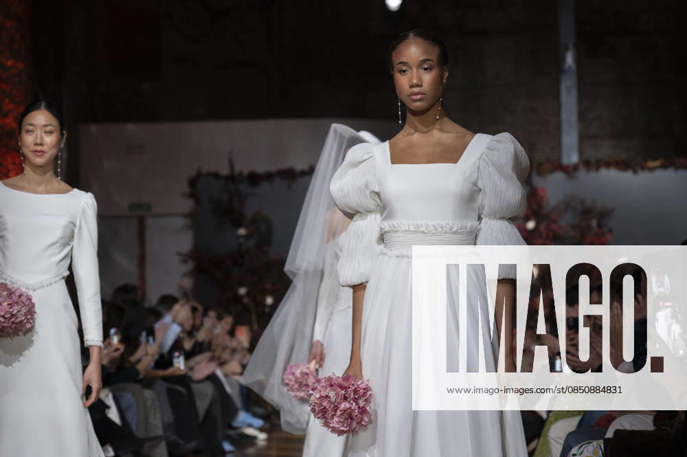 Telier Couture Fashion Week Madrid in Spain - 17 Mar 2026 A model walks the runway wearing a design by atelier couture during Fashion Week de Madrid in Fabric de Tapices. Madrid Spain