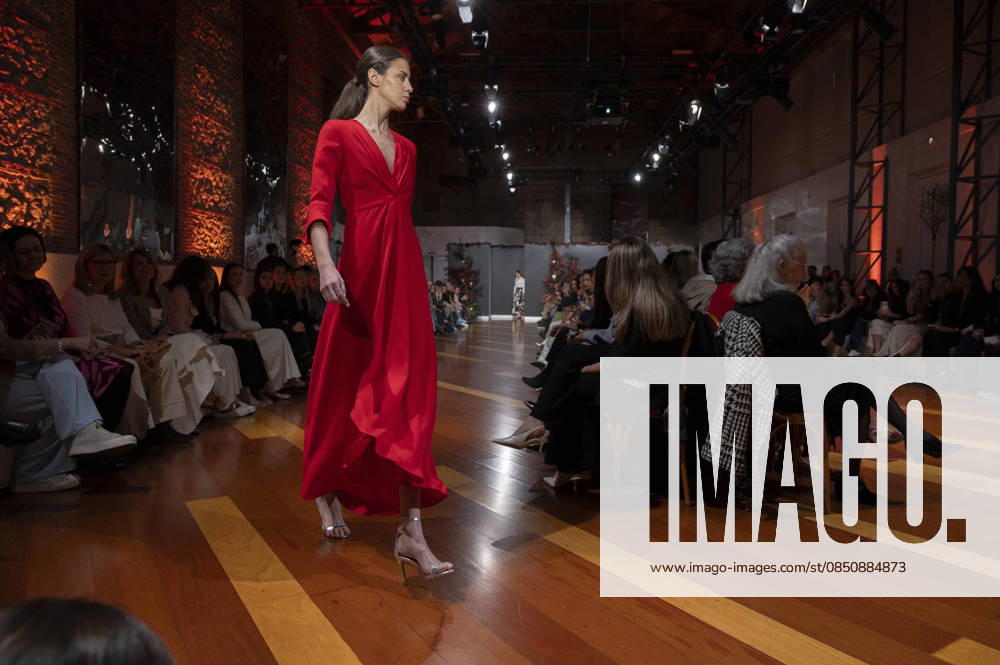 Telier Couture Fashion Week Madrid in Spain - 17 Mar 2026 A model walks the runway wearing a design by atelier couture during Fashion Week de Madrid in Fabric de Tapices. Madrid Spain