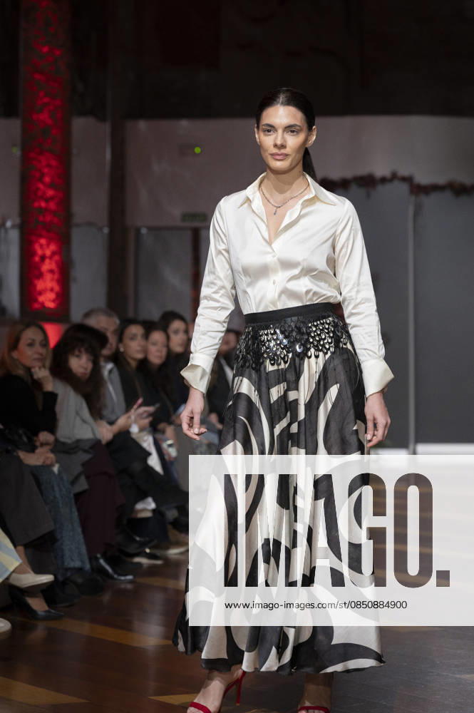 Telier Couture Fashion Week Madrid in Spain - 17 Mar 2026 A model walks the runway wearing a design by atelier couture during Fashion Week de Madrid in Fabric de Tapices. Madrid Spain