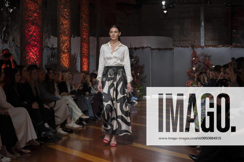 Telier Couture Fashion Week Madrid in Spain - 17 Mar 2026 A model walks the runway wearing a design by atelier couture during Fashion Week de Madrid in Fabric de Tapices. Madrid Spain