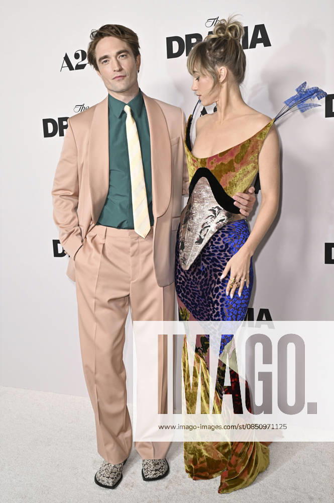 Robert Pattinson and Suki Waterhouse at the premiere of the movie The Drama The Drama Once Again at DGA Theater Complex Los Angeles, 17 03 206 Foto:xD.xStarbuckx xFuturexImagex drama_6418