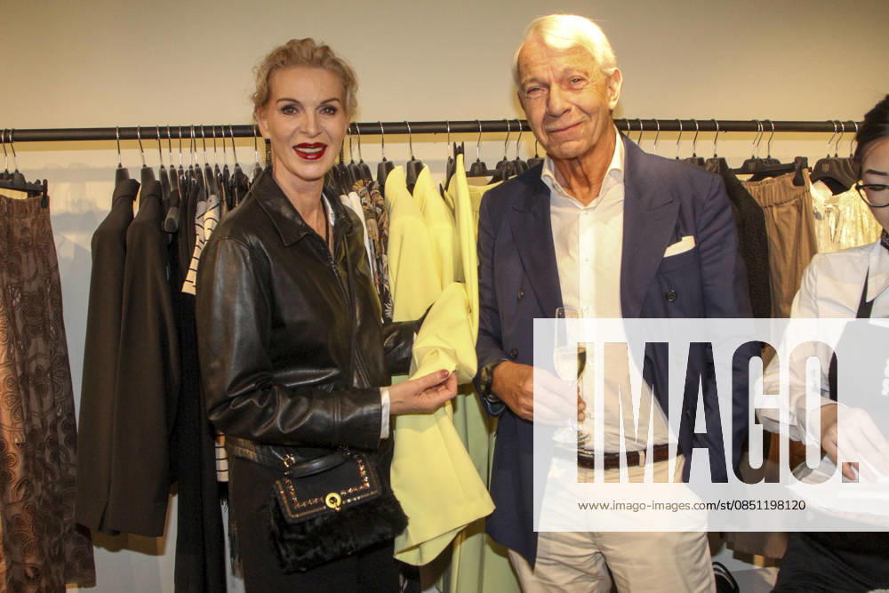 Abb Grit Weiss and Jo Groebel media expert as guests at the Riani Store Opening on Thursday 19 03 2026 in Hamburg Hamburg Germany