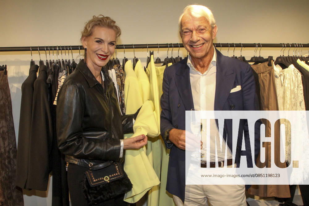 Abb Grit Weiss and Jo Groebel media expert as guests at the Riani Store Opening on Thursday 19 03 2026 in Hamburg Hamburg Germany