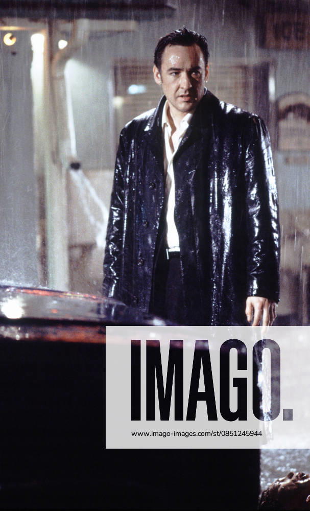 Identity Movie Stills Apr 25, 2003; Los Angeles, CA, USA; Actor JOHN CUSACK as Ed in Identity. Los Angeles CA USA