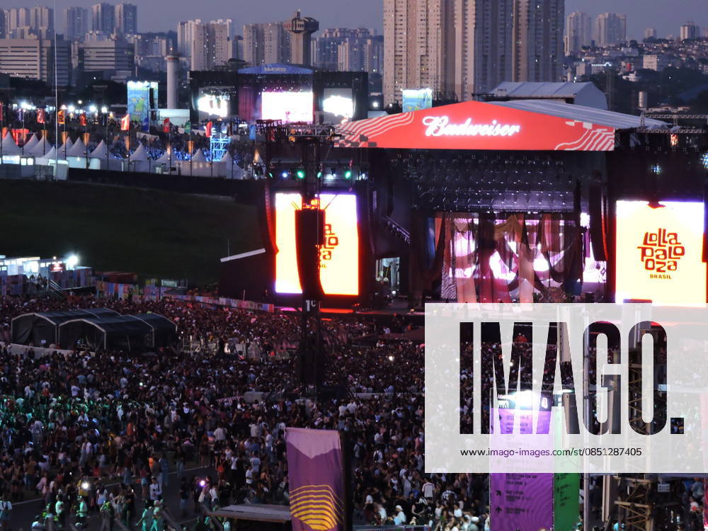 Lollapalooza movement Sao Paulo (SP), March 20, 2026 - Culture Shows Festival - Crowd movement around the stages and lounge in the late afternoon of the first day of the Lollapalooza festival at the Interlagos racetrack in the southern zone of Sao Paulo. This Friday, March 20, 2026 (Foto: Leandro Chemalle Thenews2 imago images) Lollapalooza movement