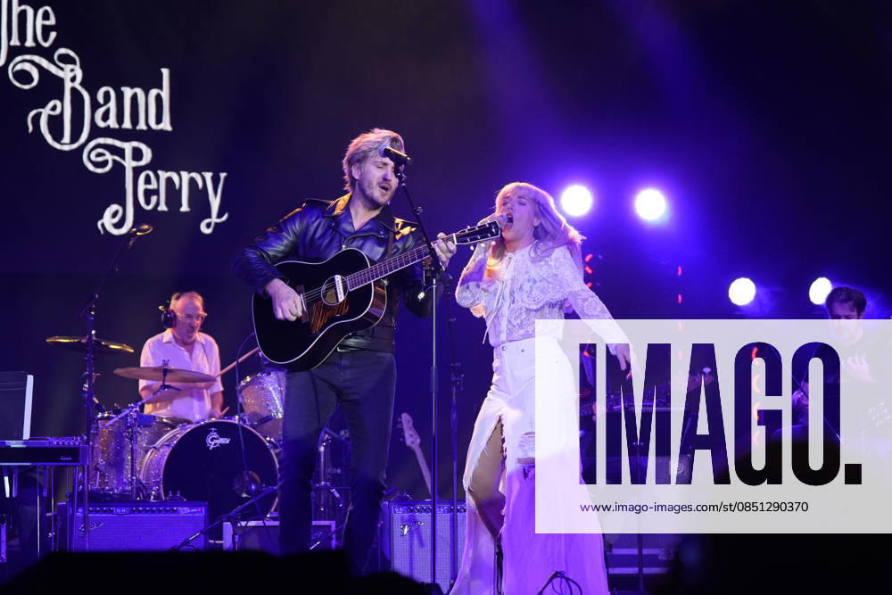 NASHVILLE, TENNESSEE March 20 Johnny Costello and Kimberly Perry of The Band Perry perform at the Big Machine Label Group lunch and performance during CRS 2026 at Omni Nashville Hotel on March 20, 2026 in Nashville, Tennessee Credit Mickey Bernal AdMedia 454297 2026 03 20