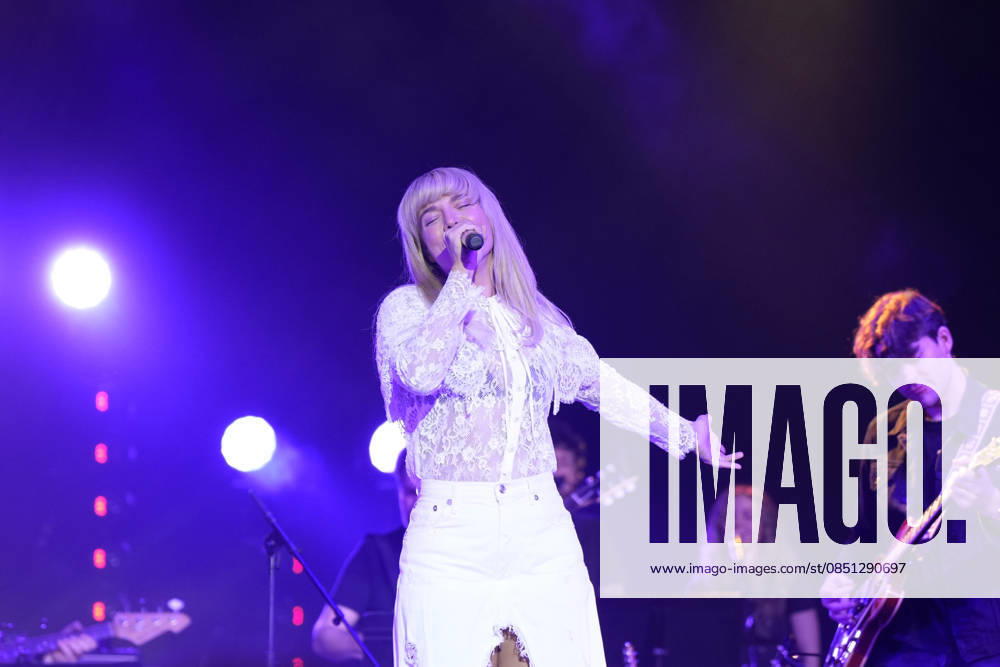 NASHVILLE, TENNESSEE - March 20: Kimberly Perry of The Band Perry performs at the Big Machine Label Group lunch and performance during CRS 2026 at Omni Nashville Hotel on March 20, 2026 in Nashville, Tennessee. Credit: AdMedia. USA - ZUMAa123 20260320_zaa_a123_289