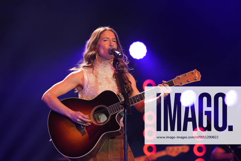 NASHVILLE, TENNESSEE -MARCH 20: Caroline Jones performs at the Big Machine Label Group lunch and performance during CRS 2026 at Omni Nashville Hotel on March 20, 2026 in Nashville, Tennessee. Credit: AdMedia. USA - ZUMAa123 20260320_zaa_a123_313
