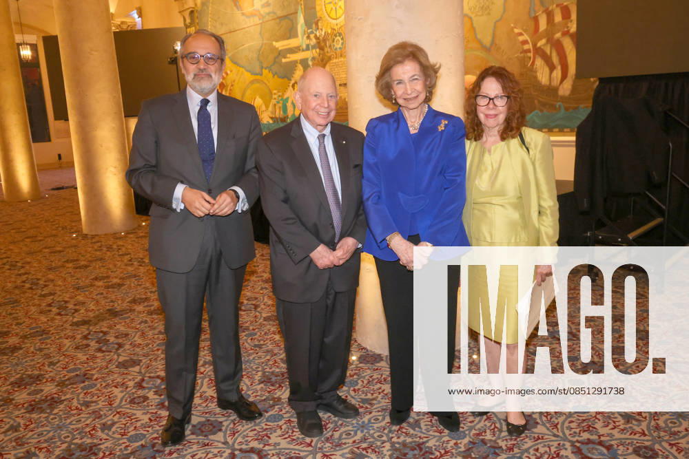 Queen Sofia of Spain (2-L) and the speakers, Ambassador and author Gonzalo Quintero Saravia (L); Professor Emeritus of History at Johns Hopkins University, Richard L. Kagan, and Professor of History at Vanderbilt University, Jane Landers (R), pose during the event Florida, Cuba and the Caribbean in the American Revolution at the Freedom Tower in Miami, Florida, USA, 20 March 2026. Queen Sofia of Spain inaugurated America&Spain250 in Miami, an academic initiative commemorating the 250th anniversary of the founding of the United States and highlighting Spain s contributions to the American Revolution and the shared history between the two countries, as part of her three-day visit to Florida. Queen Sofia inaugurates America&Spain250 in