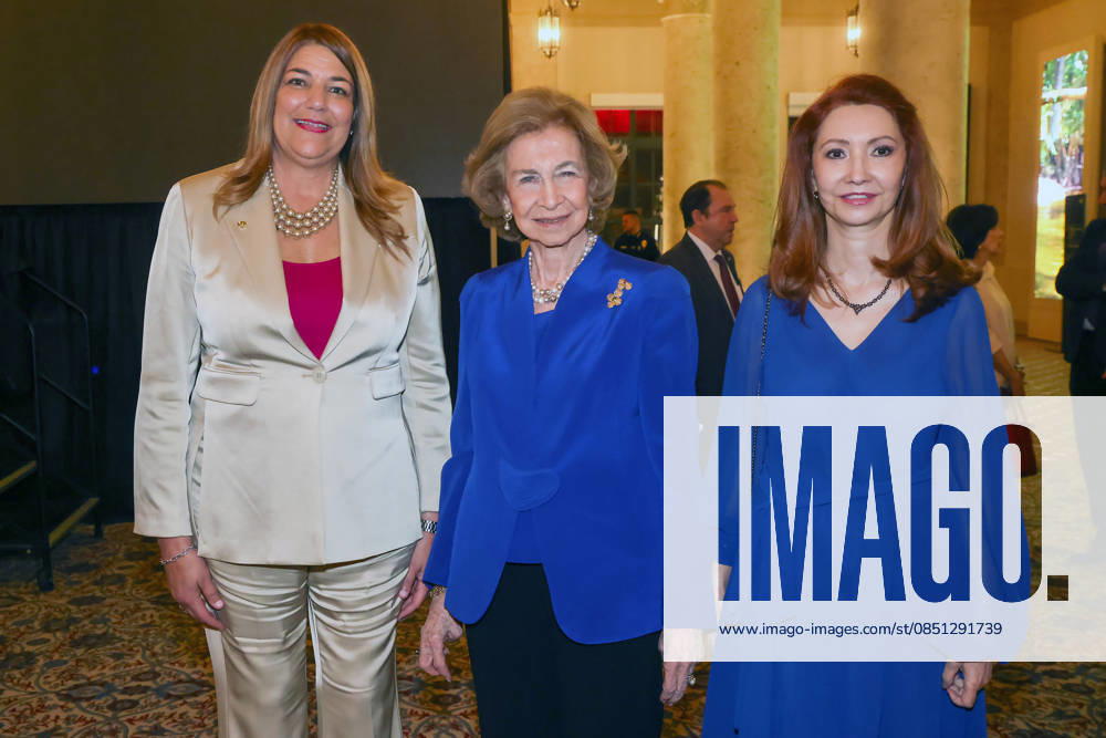 The president of Miami Dade College, Madeline Pumariega (L), Queen Sofia of Spain (C); and the Consul General of Spain in Miami, Belen Alfaro Hernandez (R), pose during the event Florida, Cuba and the Caribbean in the American Revolution at the Freedom Tower in Miami, Florida, USA, 20 March 2026. Queen Sofia of Spain inaugurated America&Spain250 in Miami, an academic initiative commemorating the 250th anniversary of the founding of the United States and highlighting Spain s contributions to the American Revolution and the shared history between the two countries, as part of her three-day visit to Florida. Queen Sofia inaugurates America&Spain250 in Miami to celebrate the 250th anniversary of the USA !ACHTUNG: NUR REDAKTIONELLE NUTZUN