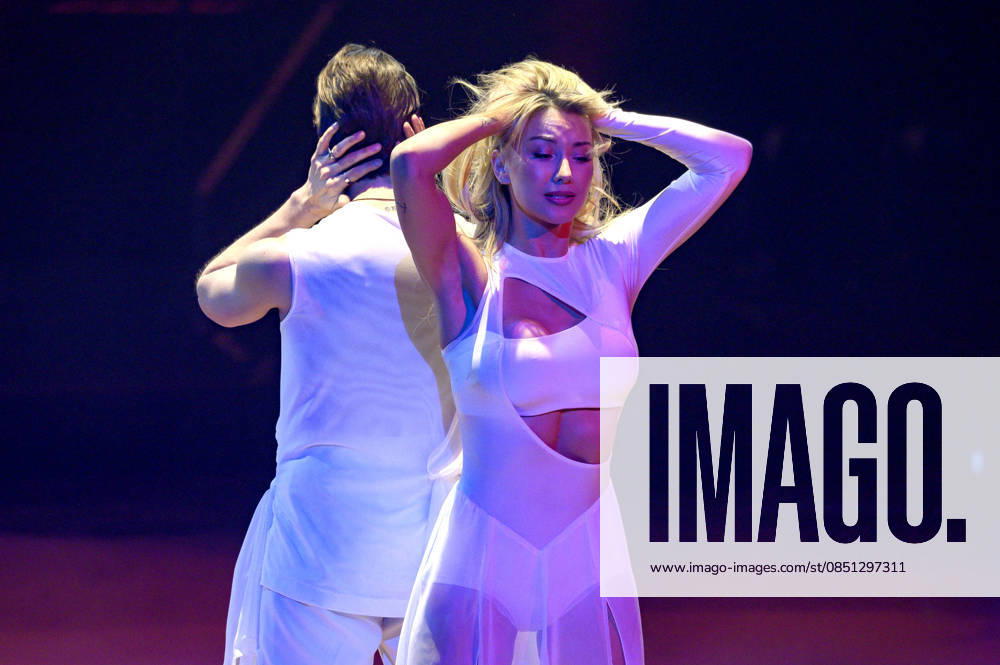 Anna Carina Woitschack with Evgeny Vinokurov in the third live show of season 19 of the RTL dance show Let s Dance at the MMC Coloneum Cologne, 20 03 2026 Foto:xW.xRanderathx xFuturexImagex lets_dance2003_6425