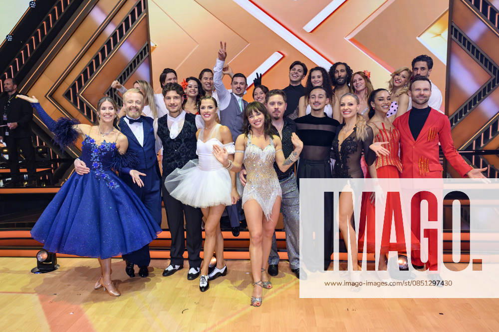 Mariia Maksina, Ross Antony, Anna Carina Woitschack, Evgeny Vinokurov, Willi Banner, Malika Dzumaev, Patricija Ionel, Joel Mattli, Zsolt Sandor Cseke, Anastasia Maruster, Bianca Heinicke, Gustav Schäfer, Alexandru Ionel, Betty Taube, Milano, Massimo Sinato, Marta Arndt, Esther Schwe Foto:xW.xRanderathx xFuturexImagex lets_dance2003_6518