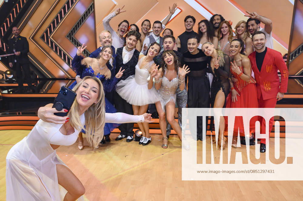 Anna Carina Woitschack, Mariia Maksina, Ross Antony, Evgeny Vinokurov, Willi Banner, Malika Dzumaev, Patricija Ionel, Joel Mattli, Zsolt Sandor Cseke, Anastasia Maruster, Bianca Heinicke, Gustav Schäfer, Alexandru Ionel, Betty Taube, Milano, Massimo Sinato, Marta Arndt, Esther Schwe Foto:xW.xRanderathx xFuturexImagex lets_dance2003_6519