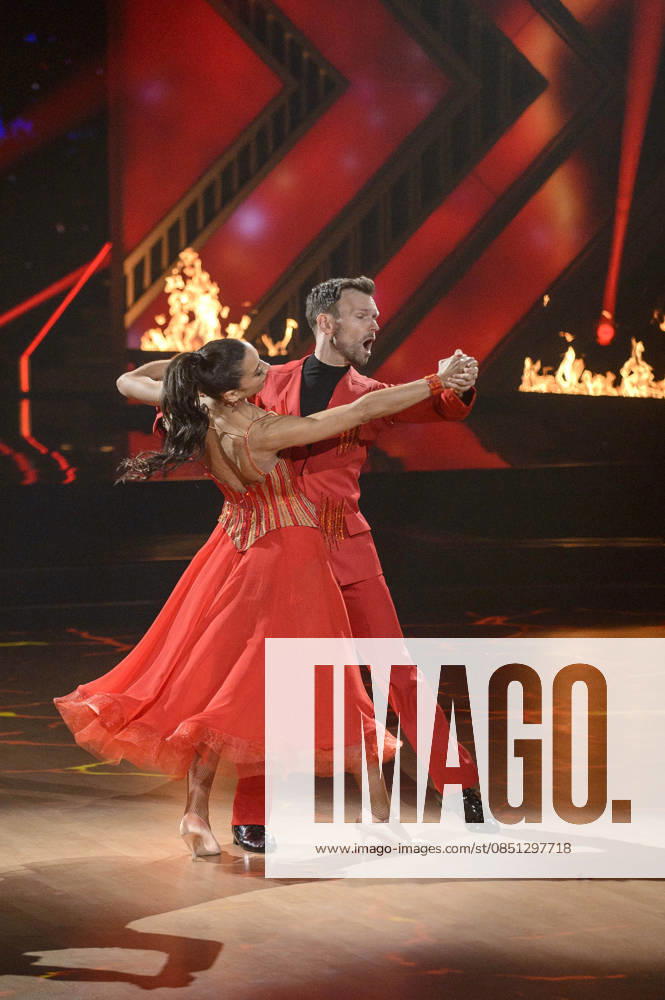 Nadja Benaissa with Vadim Garbuzov in the third live show of the 19th season of the RTL dance show Let s Dance at the MMC Coloneum Cologne, 20 03 2026 Foto:xW.xRanderathx xFuturexImagex lets_dance2003_6577