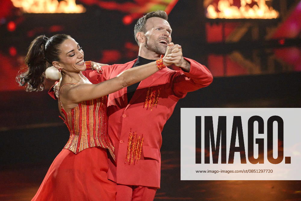 Nadja Benaissa with Vadim Garbuzov in the third live show of the 19th season of the RTL dance show Let s Dance at the MMC Coloneum Cologne, 20 03 2026 Foto:xW.xRanderathx xFuturexImagex lets_dance2003_6579