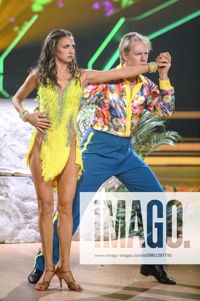 Simon Gosejohann with Ekaterina Leonova in the third live show of the 19th season of the RTL dance show Let s Dance at the MMC Coloneum Cologne, 20 03 2026 Foto:xW.xRanderathx xFuturexImagex lets_dance2003_6629