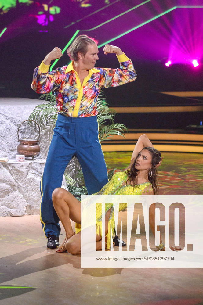 Simon Gosejohann with Ekaterina Leonova in the third live show of the 19th season of the RTL dance show Let s Dance at the MMC Coloneum Cologne, 20 03 2026 Foto:xW.xRanderathx xFuturexImagex lets_dance2003_6633