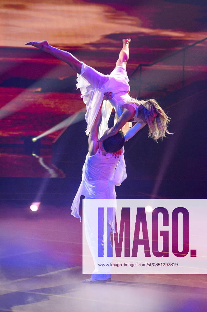 Anna Carina Woitschack with Evgeny Vinokurov in the third live show of season 19 of the RTL dance show Let s Dance at the MMC Coloneum Cologne, 20 03 2026 Foto:xW.xRanderathx xFuturexImagex lets_dance2003_6653