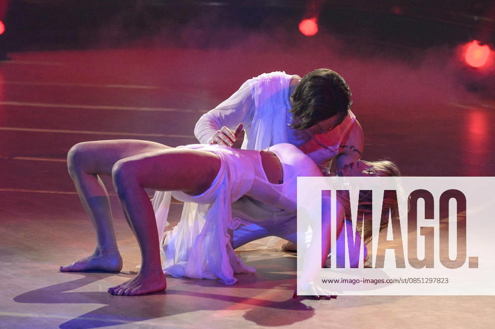 Anna Carina Woitschack with Evgeny Vinokurov in the third live show of season 19 of the RTL dance show Let s Dance at the MMC Coloneum Cologne, 20 03 2026 Foto:xW.xRanderathx xFuturexImagex lets_dance2003_6657