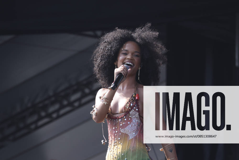 Agnes Nunes will perform at Lollapalooza Brazil 2026 in Sao Paulo. Sao Paulo (SP), March 21, 2026 Lollapalooza Brazil Show Agnes Nunes Singer and songwriter Agnes Nunes performs during the Lollapalooza Brazil festival, held at the Interlagos racetrack in the southern part of Sao Paulo. The event brings together national and international artists for three days of shows and musical attractions. (Foto: Leco Viana Thenews2 imago images) Agnes Nunes will perform at Lollapalooza Brazil 2026 in Sao Paulo.
