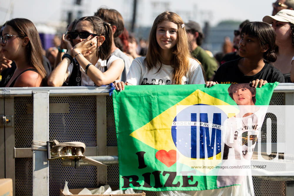 SaO PAULO, SP - 21.03.2026: LOLLAPALOOZA BRASIL 2026 - Fans of RIIZE on the afternoon of this Saturday (21), the second day of the Lollapalooza festival, held at the Interlagos racetrack in Sao Paulo, SP. x2909259x RodileixMorais