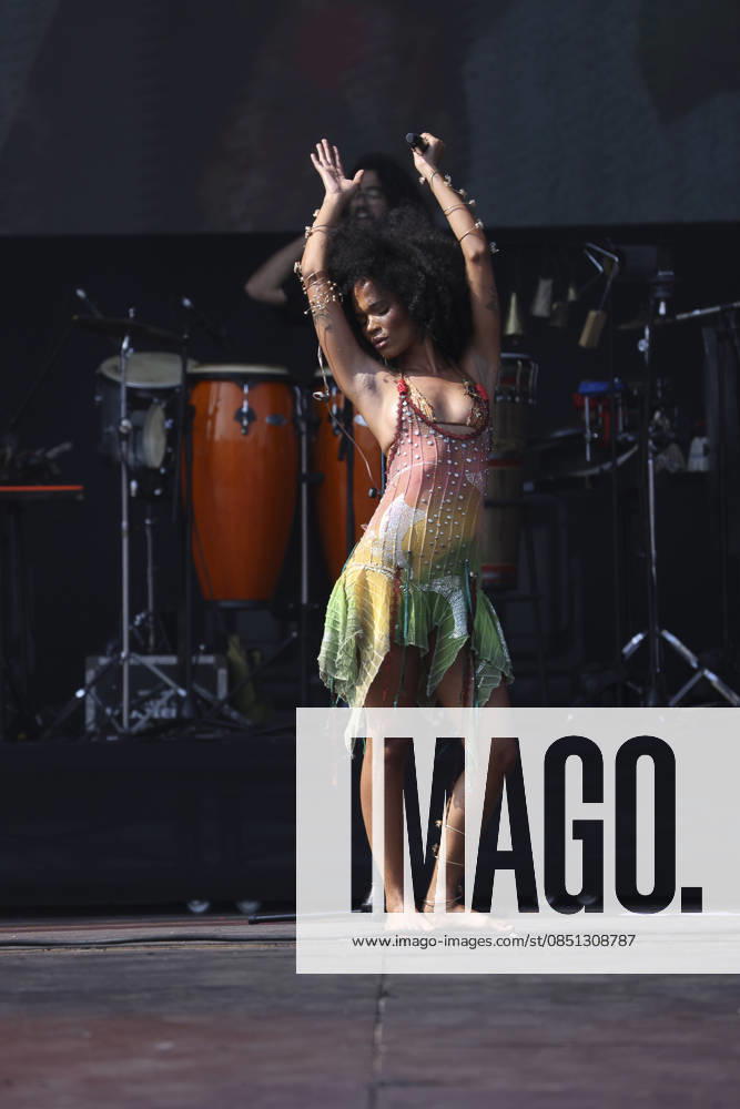 Agnes Nunes will perform at Lollapalooza Brazil 2026 in Sao Paulo. Sao Paulo (SP), March 21, 2026 Lollapalooza Brazil Show Agnes Nunes Singer and songwriter Agnes Nunes performs during the Lollapalooza Brazil festival, held at the Interlagos racetrack in the southern part of Sao Paulo. The event brings together national and international artists for three days of shows and musical attractions. (Foto: Leco Viana Thenews2 imago images) Agnes Nunes will perform at Lollapalooza Brazil 2026 in Sao Paulo.