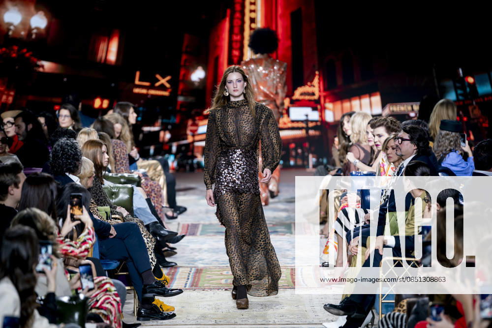 Parade of Lola Casademunt by Maite at Mercedes Benz Fashion Week Parade of Lola Casademunt by Maite on the occasion of the Mercedes Benz Fashion Week, March 21, 2026, in Madrid Spain Lola Casademunt by Maite is a firm recognized for its daring style with a very marked identity Her parade is part of the Mercedes Benz Fashion Week Madrid, main Spanish fashion show organized by IFEMA, which brings together established firms and new talents 21 MARCH 2026 FASHION MODEL MBFW MODEL DESIGNER SHOW A Pé Madrid Madrid Spain