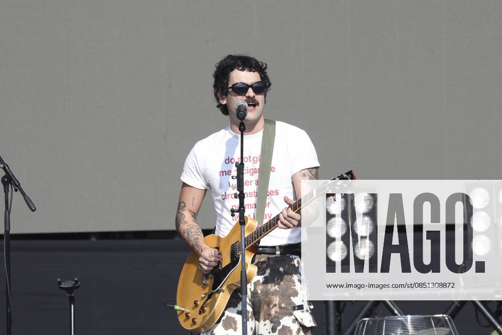 The band Foto em Grupo will perform at Lollapalooza Brazil 2026 in Sao Paulo. Sao Paulo (SP), March 21, 2026 Lollapalooza Brazil Show Jadsa The band Foto em Grupo performs during the second day of the Lollapalooza Brazil festival, and features the participation of singer Ana Caetano from the duo Anavitoria, held at the Interlagos racetrack, in the southern zone of the Sao Paulo capital. The event brings together national and international artists in three days of shows and musical attractions. (Foto: Leco Viana Thenews2 imago images) The band Foto em Grupo will perform at Lollapalooza Brazil 2026 in Sao Paulo.