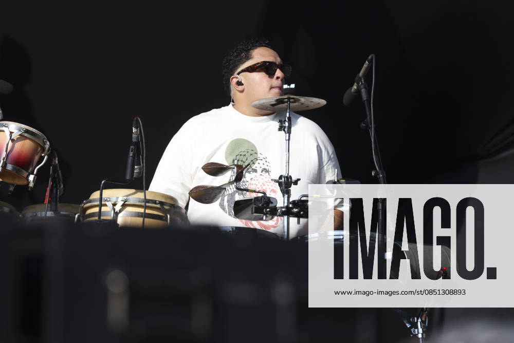 The band Foto em Grupo will perform at Lollapalooza Brazil 2026 in Sao Paulo. Sao Paulo (SP), March 21, 2026 Lollapalooza Brazil Show Jadsa The band Foto em Grupo performs during the second day of the Lollapalooza Brazil festival, and features the participation of singer Ana Caetano from the duo Anavitoria, held at the Interlagos racetrack, in the southern zone of the Sao Paulo capital. The event brings together national and international artists in three days of shows and musical attractions. (Foto: Leco Viana Thenews2 imago images) The band Foto em Grupo will perform at Lollapalooza Brazil 2026 in Sao Paulo.