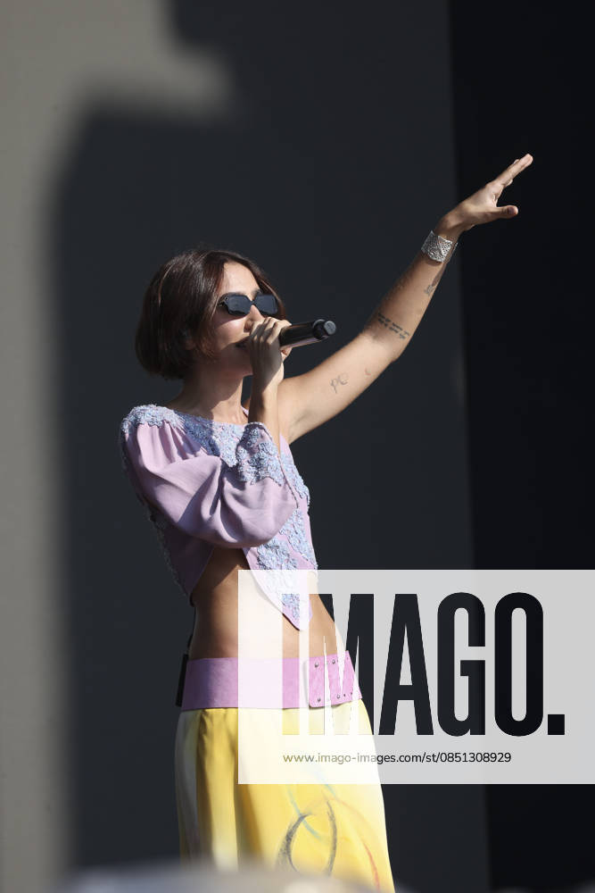 The band Foto em Grupo will perform at Lollapalooza Brazil 2026 in Sao Paulo. Sao Paulo (SP), March 21, 2026 Lollapalooza Brazil Show Jadsa Ana Caetano from the duo Anavitoria during her participation in the band s show. Group photo during the second day of the Lollapalooza Brazil festival, held at the Interlagos racetrack, in the southern zone of the Sao Paulo capital. The event brings together national and international artists in three days of shows and musical attractions. (Foto: Leco Viana Thenews2 imago images) The band Foto em Grupo will perform at Lollapalooza Brazil 2026 in Sao Paulo.
