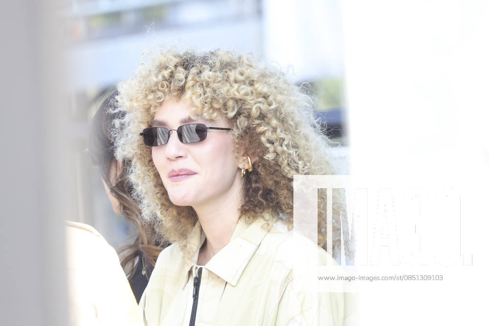 The band Foto em Grupo will perform at Lollapalooza Brazil 2026 in Sao Paulo. Sao Paulo (SP), March 21, 2026 Lollapalooza Brazil Show Jadsa Singer Vitoria Falcao enjoys the show of the band Foto em Grupo, which performed during the second day of the Lollapalooza Brazil festival, and featured singer Ana Caetano from the duo Anavitoria, held at the Interlagos racetrack, in the southern zone of the Sao Paulo capital. The event brings together national and international artists in three days of shows and musical attractions. (Foto: Leco Viana Thenews2 imago images) The band Foto em Grupo will perform at Lollapalooza Brazil 2026 in Sao Paulo.