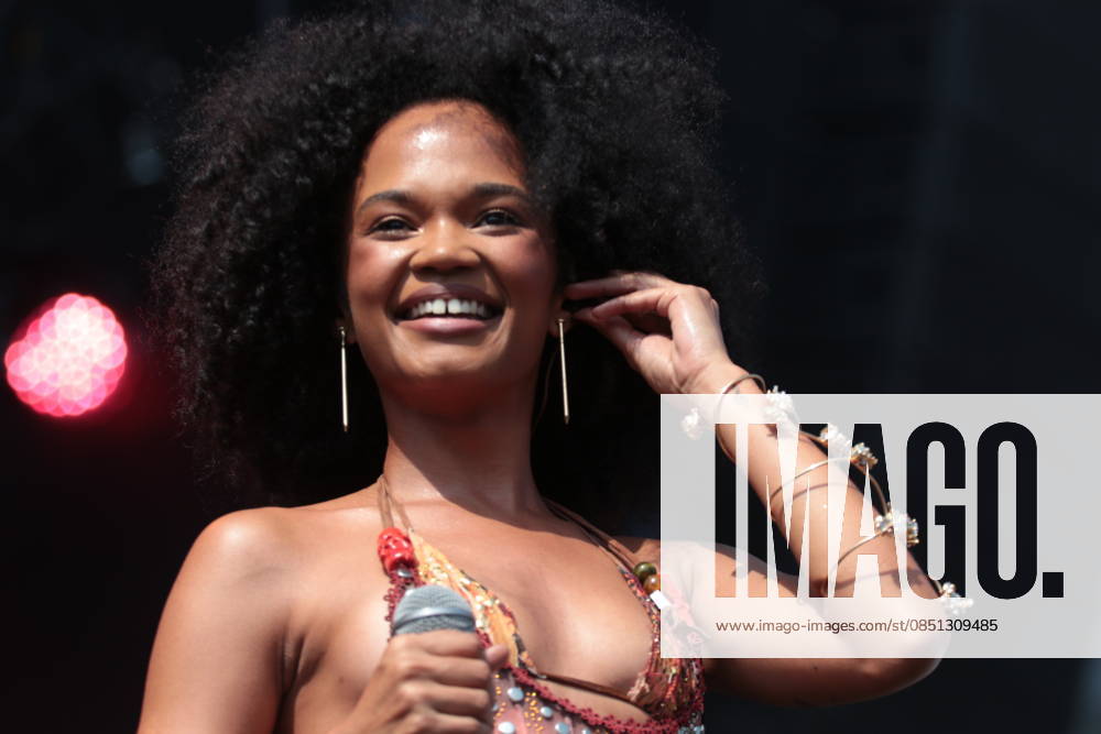 SaO PAULO, SP - 21.03.2026: LOLLAPALOOZA BRASIL 2026 - Paraiba singer Agnes Nunes takes to the Budweiser stage at Lollapalooza 2026 in the early afternoon of this Saturday (21), at the Interlagos racetrack, in the south of Sao Paulo. The festival brings together national and international acts in yet another edition in the capital of Sao Paulo. x2909389x Angà licaxAlves