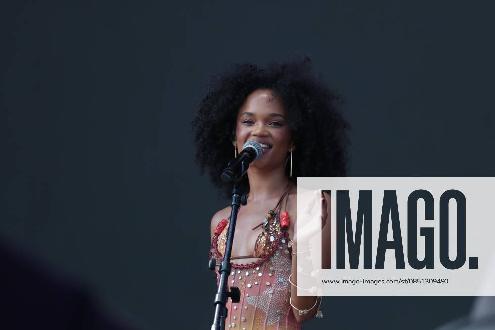 SaO PAULO, SP - 21.03.2026: LOLLAPALOOZA BRASIL 2026 - Paraiba singer Agnes Nunes takes to the Budweiser stage at Lollapalooza 2026 in the early afternoon of this Saturday (21), at the Interlagos racetrack, in the south of Sao Paulo. The festival brings together national and international acts in yet another edition in the capital of Sao Paulo. x2909392x Angà licaxAlves