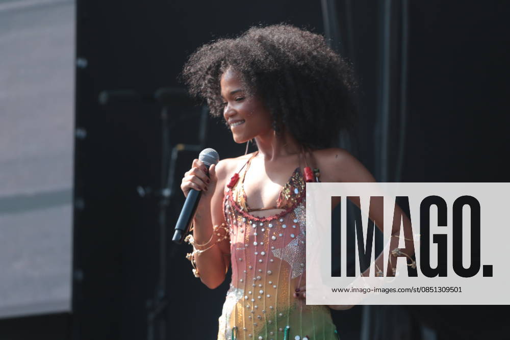 SaO PAULO, SP - 21.03.2026: LOLLAPALOOZA BRASIL 2026 - Paraiba singer Agnes Nunes takes to the Budweiser stage at Lollapalooza 2026 in the early afternoon of this Saturday (21), at the Interlagos racetrack, in the south of Sao Paulo. The festival brings together national and international acts in yet another edition in the capital of Sao Paulo. x2909400x Angà licaxAlves