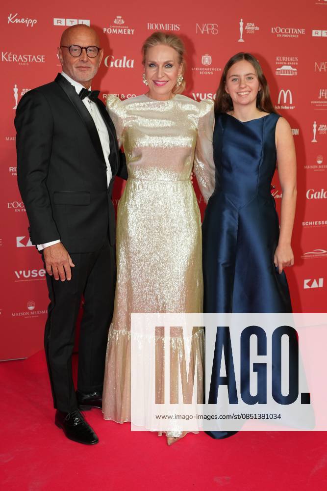 Spa Award 2026 Dr Sherko von Schmiedeberg, Susanne von Schmiedeber and daughter on the red carpet at the Spa Awards Gala at the Kurhaus Baden Baden on 21 03 2026 Baden Baden Baden Kurhaus Baden Württemberg