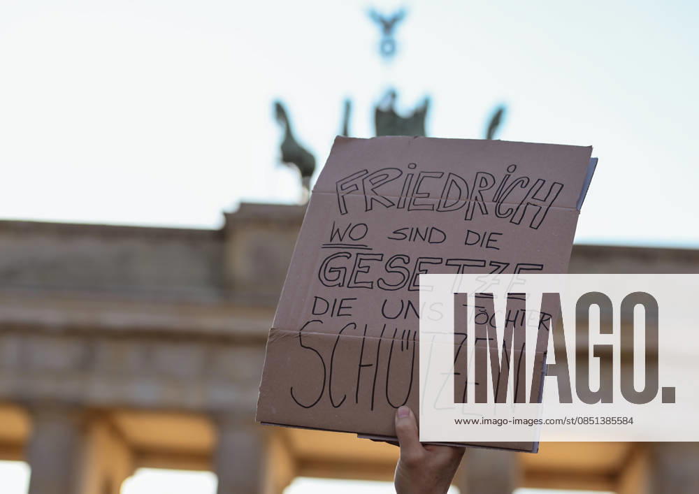 Demonstration, Against sexualized digital violence Solidarity with all victims v l A poster with the inscription Friedrich wo sind die Gesetzte die uns Töchter schützen at the demonstration in Berlin Berlin Daniel Lakomski