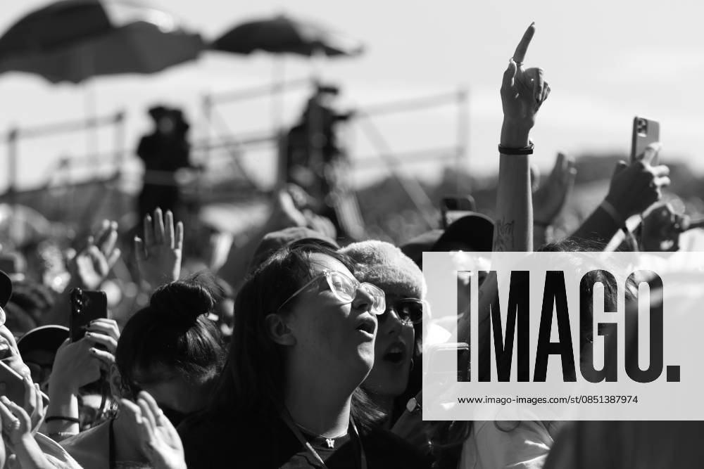 SaO PAULO, SP - 22.03.2026: LOLLAPALOOZA BRASIL 2026 - Fans of the band Balu Brigada at the Flying Fish stage barrier early this Sunday afternoon (22), at Lollapalooza 2026. The festival takes place at the Interlagos racetrack, in the south of Sao Paulo. x2910006x AngÃ licaxAlves