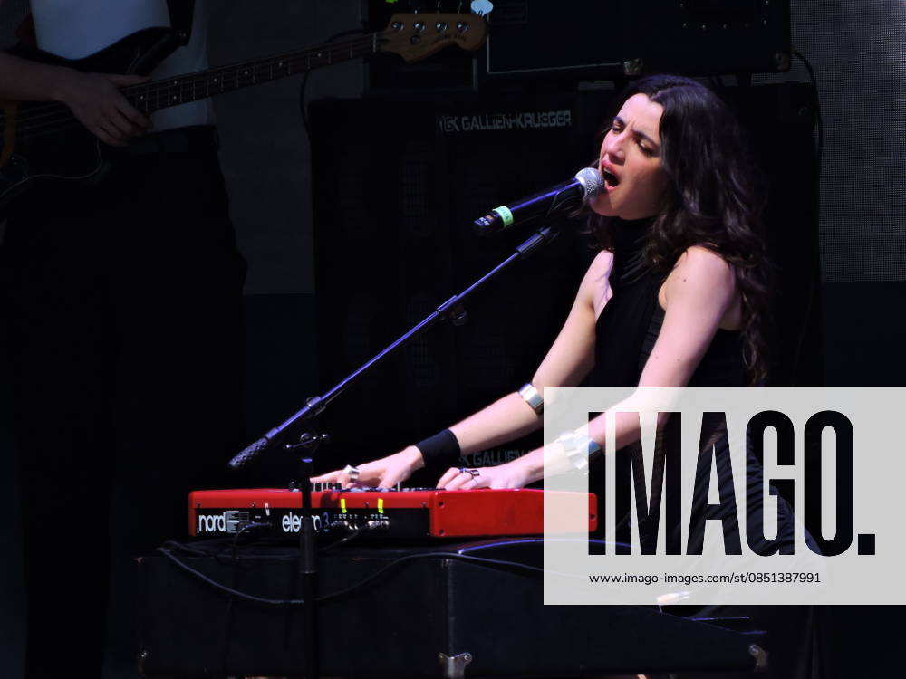 Ask for lollapalooza Sao Paulo (SP), 03 22 2026 - Culture Music Shows - Singer Nina Maia performs on the Samsung Galaxy stage on the last day of Lollapalooza 2026 at the Interlagos racetrack in the southern zone of Sao Paulo, this Sunday, March 22, 2026. (Foto: Leandro Chemalle Thenews2 imago images) ask for lollapalooza