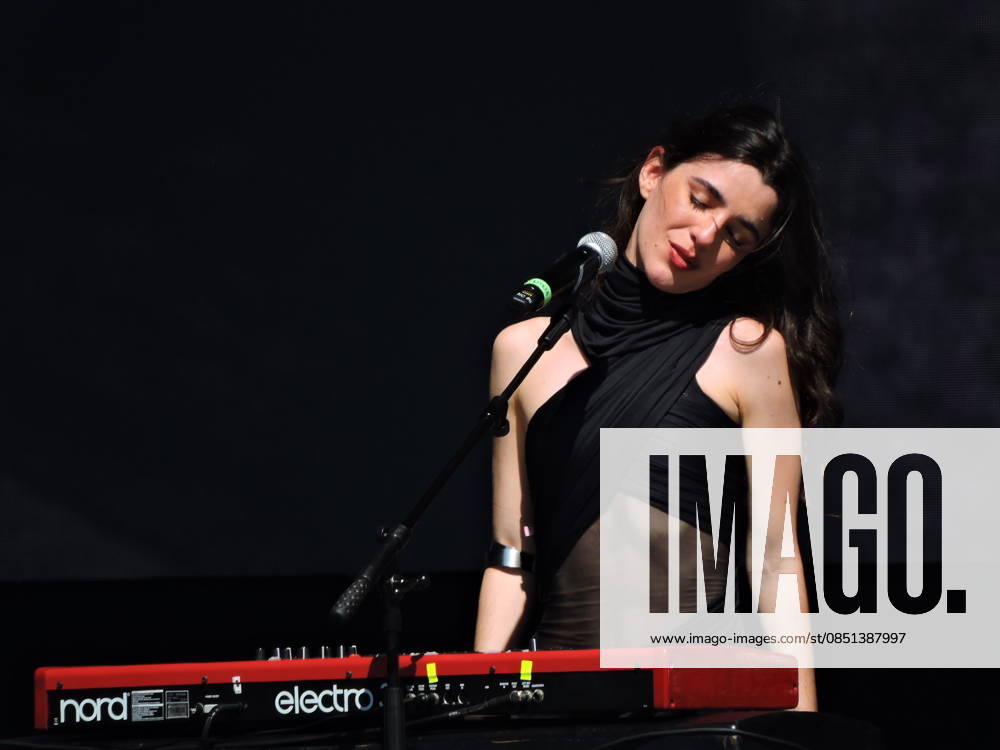 Ask for lollapalooza Sao Paulo (SP), 03 22 2026 - Culture Music Shows - Singer Nina Maia performs on the Samsung Galaxy stage on the last day of Lollapalooza 2026 at the Interlagos racetrack in the southern zone of Sao Paulo, this Sunday, March 22, 2026. (Foto: Leandro Chemalle Thenews2 imago images) ask for lollapalooza