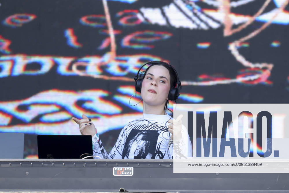 DJ Analu will perform at Lollapalooza Brazil 2026 in Sao Paulo. Sao Paulo (SP), March 22, 2026 Lollapalooza Brazil Show DJ Analu DJ Analu performs during the Lollapalooza Brazil festival, held at the Interlagos racetrack in the southern part of Sao Paulo. The event brings together national and international artists for three days of shows and musical attractions, this Sunday, March 22, 2026. (Foto: Leco Viana Thenews2 imago images) DJ Analu will perform at Lollapalooza Brazil 2026 in Sao Paulo.
