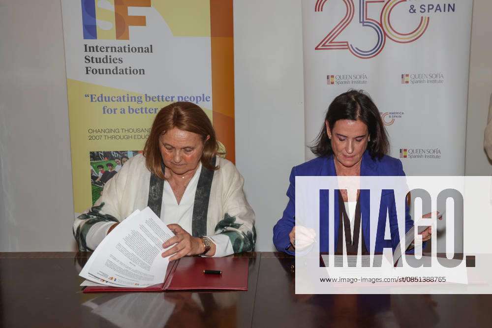 Maria Diaz de la Cebosa (L), president of the International Studies Foundation, and Pilar Llado (R), chair of the Board of Trustees of the Queen Sofía Spanish Institute, sign an agreement in Miami, United States, 22 March 2026. Miami Welcomes Queen Sofía to Strengthen Cultural Collaboration !ACHTUNG: NUR REDAKTIONELLE NUTZUNG!