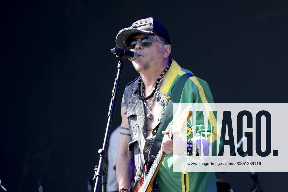 Mundo Livre S A will perform at Lollapalooza Brazil 2026 in Sao Paulo. Sao Paulo (SP), 03 22 2026 Lollapalooza Brazil Show Mundo Livre S A The band Mundo Livre S A performs during the Lollapalooza Brazil festival, held at the Interlagos racetrack, in the southern zone of the city of Sao Paulo. The event brings together national and international artists in three days of shows and musical attractions, on March 22, 2026. (Foto: Leco Viana Thenews2 imago images) Mundo Livre S A will perform at Lollapalooza Brazil 2026 in Sao Paulo.