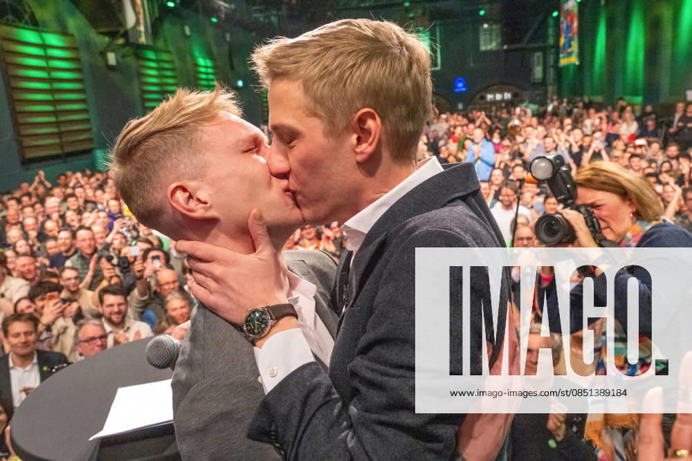 Dominik Krause, GREENS, new mayor of Munich, kisses his friend Sebastian Müller, after his election victory in the OB run-off election, GREENS election party, Muffathalle, evening, Munich, March 22, 2026 Germany, Munich, March 22, 2026, Dominik Krause, DIE G