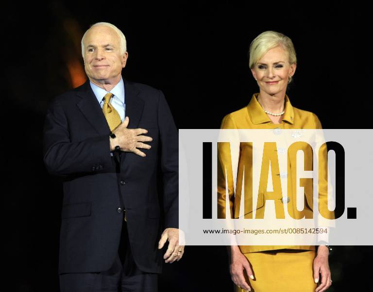 Phoenix, AZ, USA - Sen. John McCain (R-Ariz.) arrives with his wife, Cindy, to give his concession speech after it is announced that Sen. Barack Obama (D-Ill.) won the presidential election, Tuesday, Nov. 4, 2008 in Phoenix, Ariz. Phoenix USA - ZUMAm67_ 20081104_zaf_m67_001