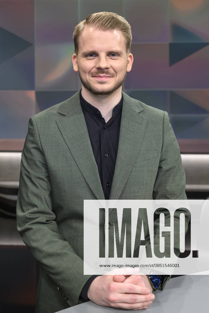 In the picture from l Tim Klüssendorf SPD, Secretary General and Member of the Bundestag , GER, Berlin, hart aber fair Polittalk, TV, format, with presenter Louis Klamroth, Das Erste, The topic refueling expensive, fear of inflation Is the government powerless 23 03 2026,