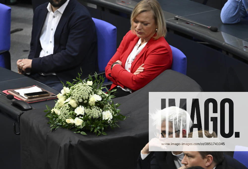 German Federal Parliament session BERLIN, GERMANY - MARCH 25: Members of the German Federal Parliament (Bundestag) hold a minute of silence at the start of a session for Carsten Traeger, a member of the Social Democratic Party (SPD) who passed away after falling ill while skiing, in Berlin, Germany on March 25, 2026. Halil Sagirkaya Anadolu Berlin Germany. Editorial use only. Please get in touch for any other usage.