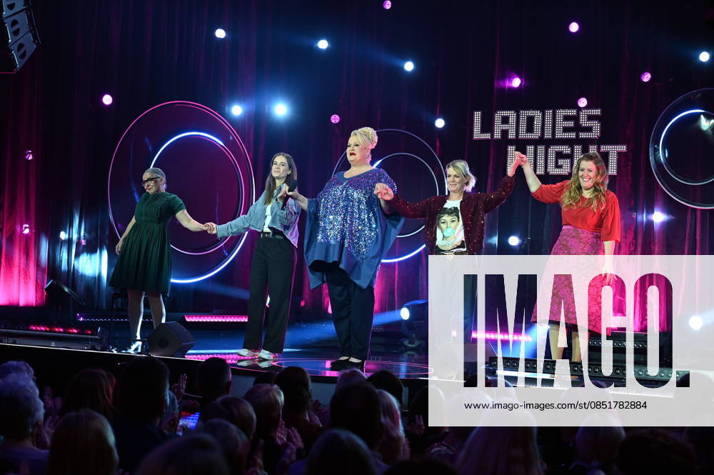 Rosemie Warth, l r, Josepha Walter, Daphne de Luxe, Mirja Boes and Franziska Wanninger as guests on the ARD show Ladies Night the only comedy and cabaret show with an all-female cast on German-language television Broadcast date 25 04 2025 das Erste