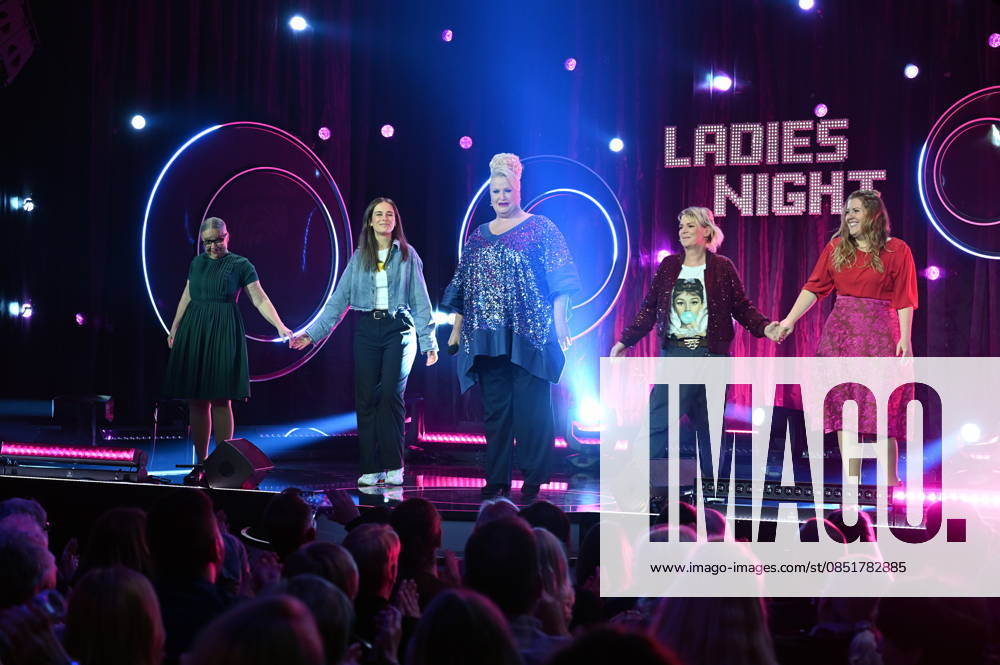 Rosemie Warth, l r, Josepha Walter, Daphne de Luxe, Mirja Boes and Franziska Wanninger as guests on the ARD show Ladies Night the only comedy and cabaret show with an all-female cast on German-language television Broadcast date 25 04 2025 das Erste