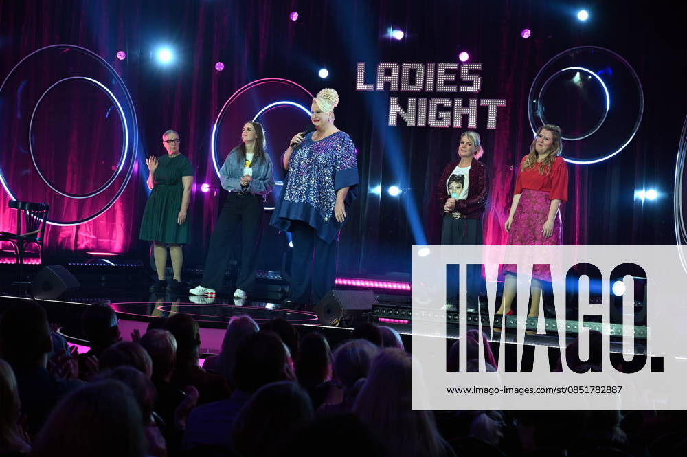 Rosemie Warth, l r, Josepha Walter, Daphne de Luxe, Mirja Boes and Franziska Wanninger as guests on the ARD show Ladies Night the only comedy and cabaret show with an all-female cast on German-language television Broadcast date 25 04 2025 das Erste