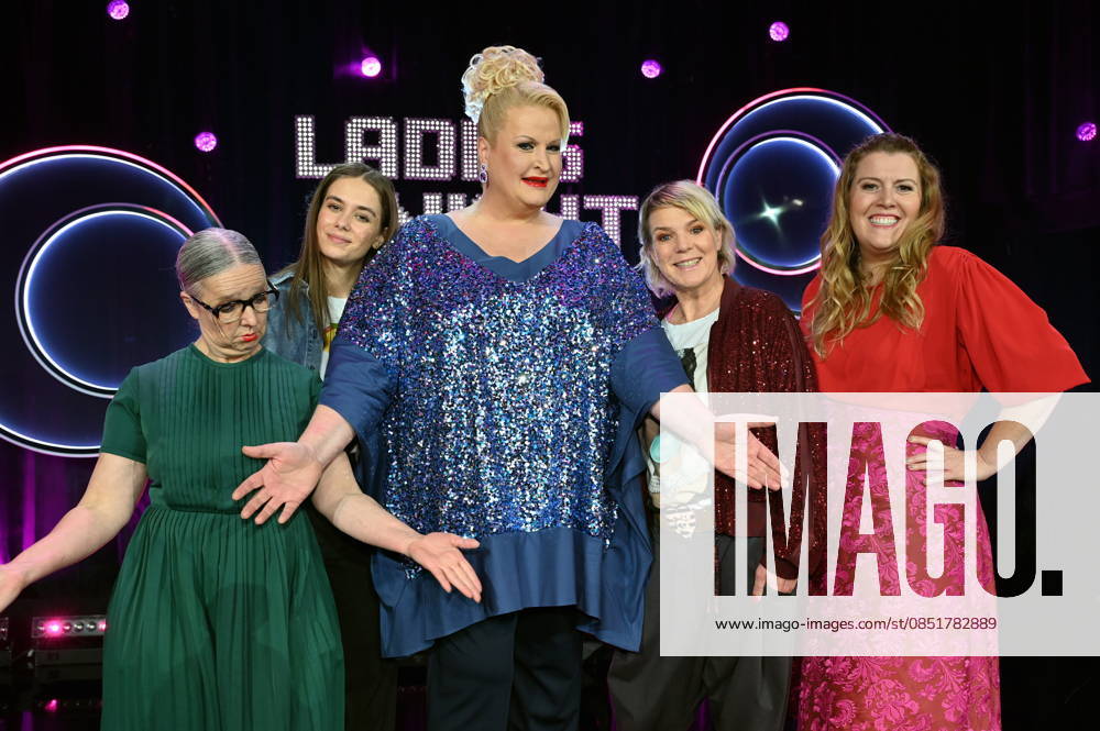 Rosemie Warth, l r, Josepha Walter, Daphne de Luxe, Mirja Boes and Franziska Wanninger as guests on the ARD show Ladies Night the only comedy and cabaret show with an all-female cast on German-language television Broadcast date 25 04 2025 das Erste